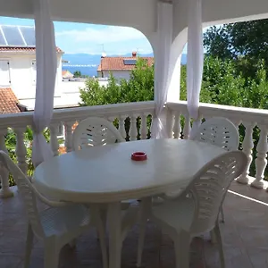 Apartment Monja & Dadi, Malinska,, Vantacici